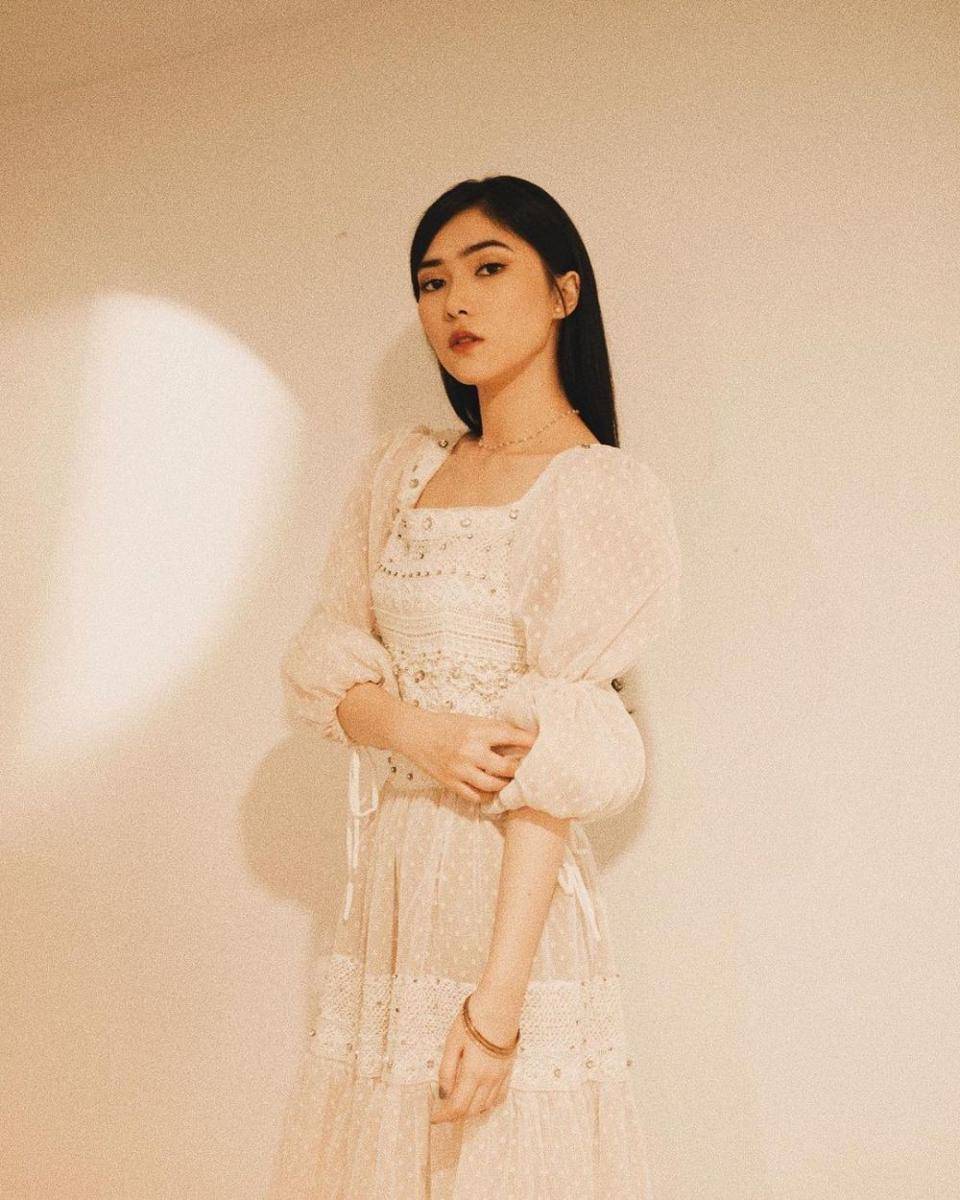 Isyana Sarasvati (instagram.com/isyanasarasvati)