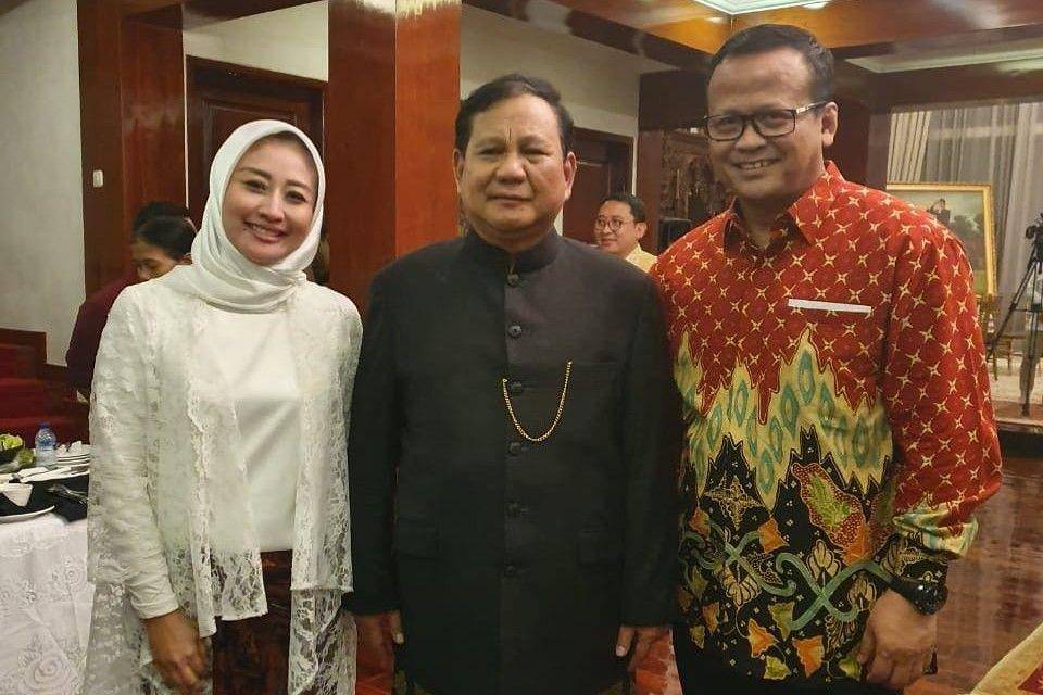 Menhan Prabowo bersama dengan Menteri KKP Edhy Prabowo dan istri (Instagram.com/iisedhyprabowo)