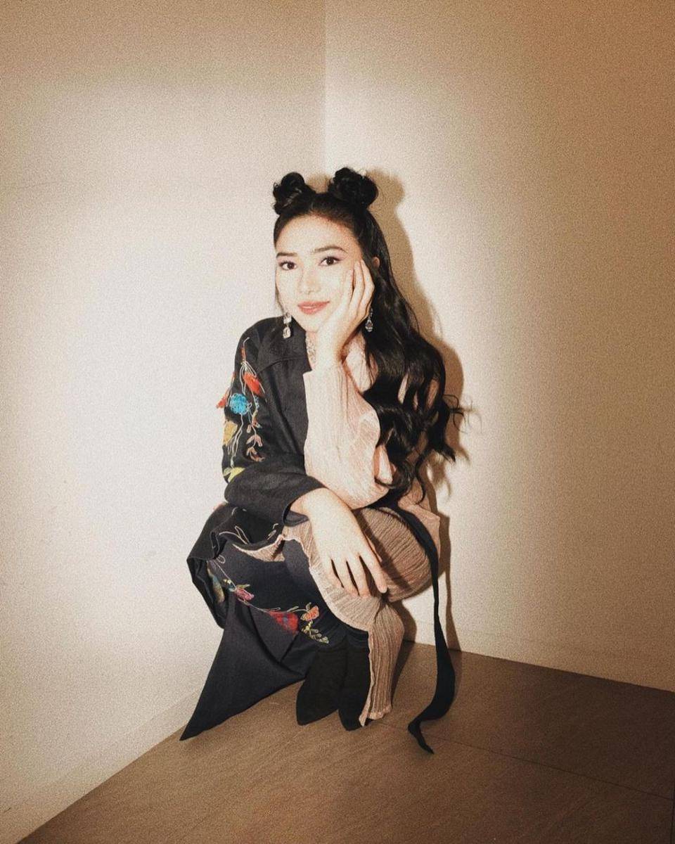 Isyana Sarasvati (instagram.com/isyanasarasvati)
