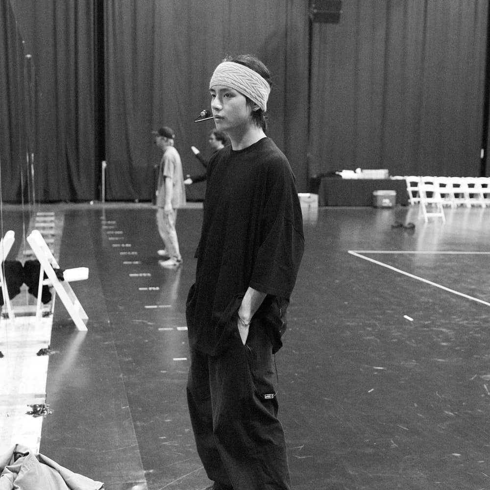 V BTS (instagram.com/bts.bighitofficial)