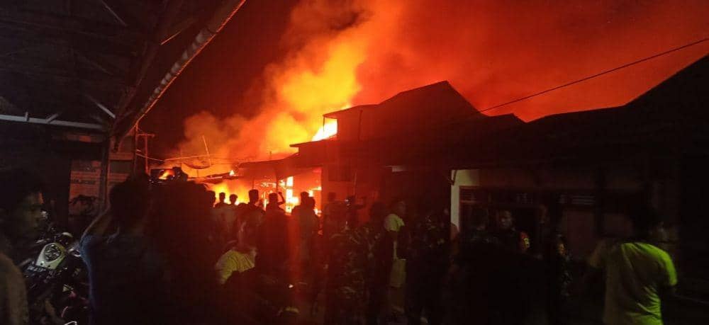 Kebakaran di Nias Ludeskan 14 Bangunan, Rumah Sekda Hangus