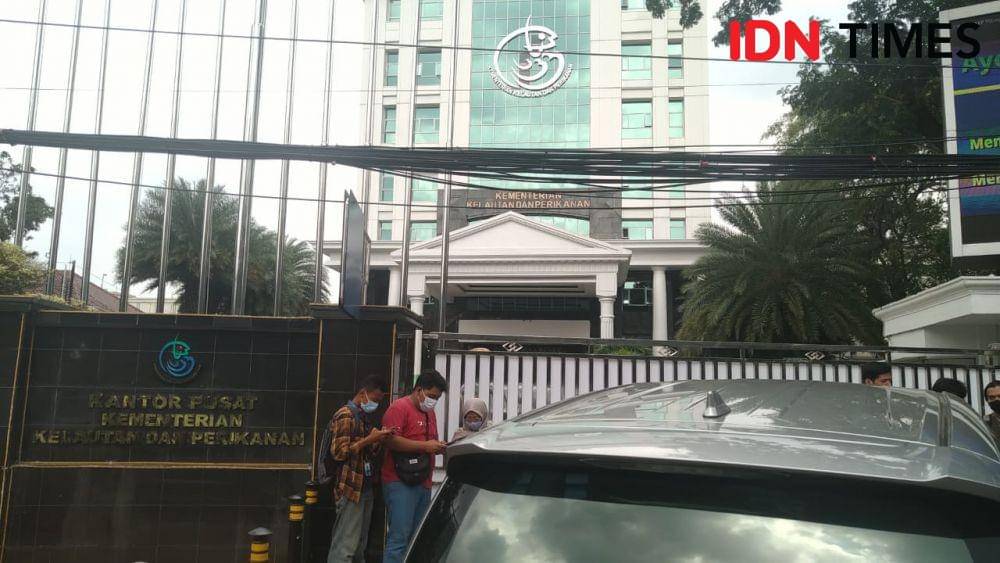 Kantor KKP (IDN Times/Helmi Shemi)