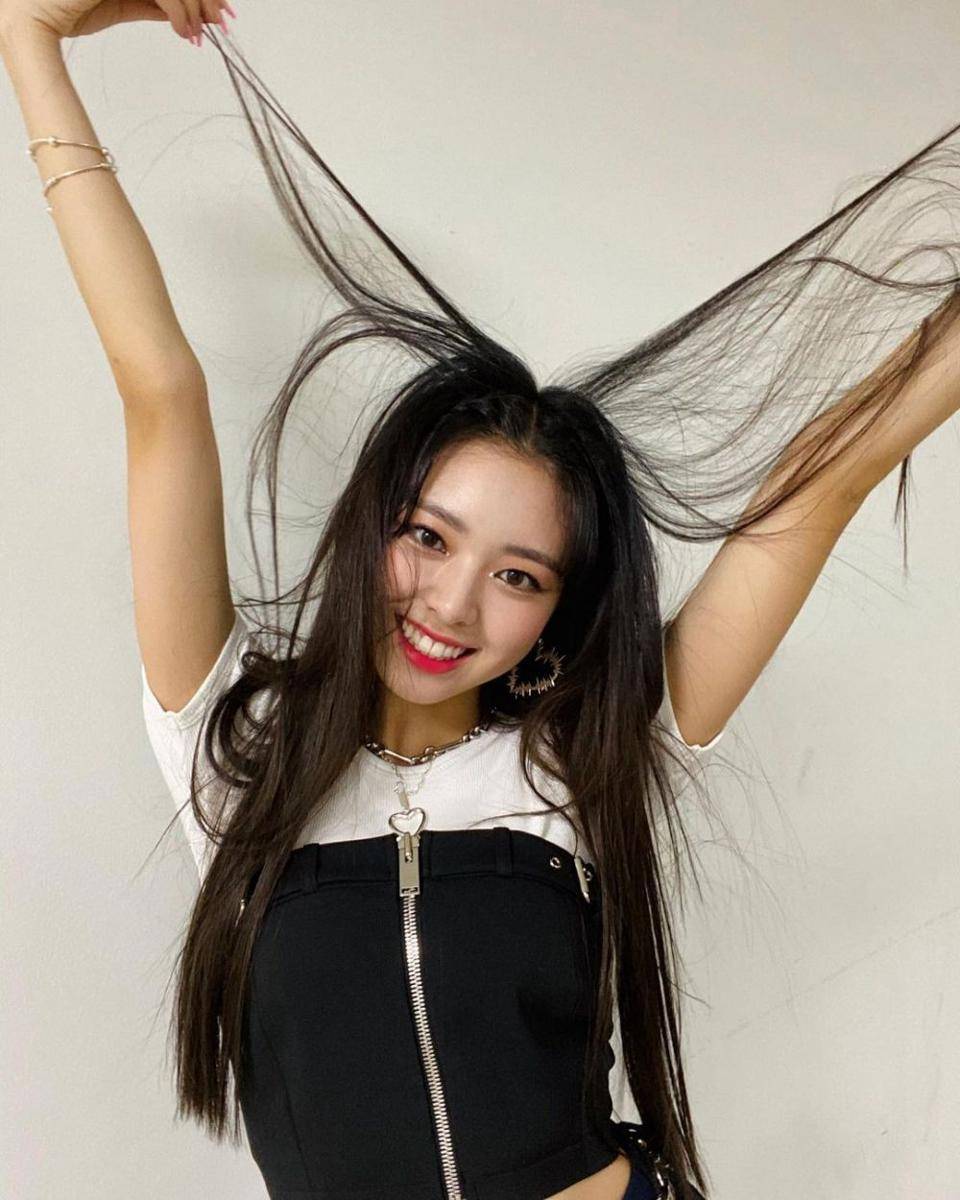 Yuna ITZY (instagram.com/itzy.all.in.us)