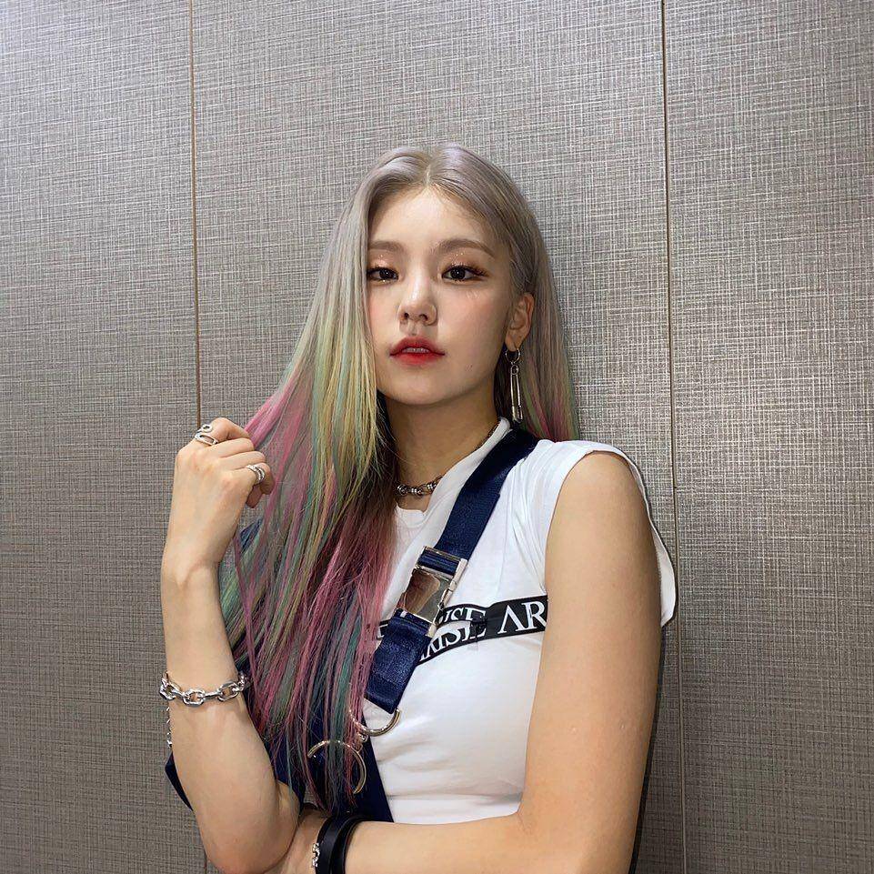 Yeji ITZY (instagram.com/itzy.all.in.us)