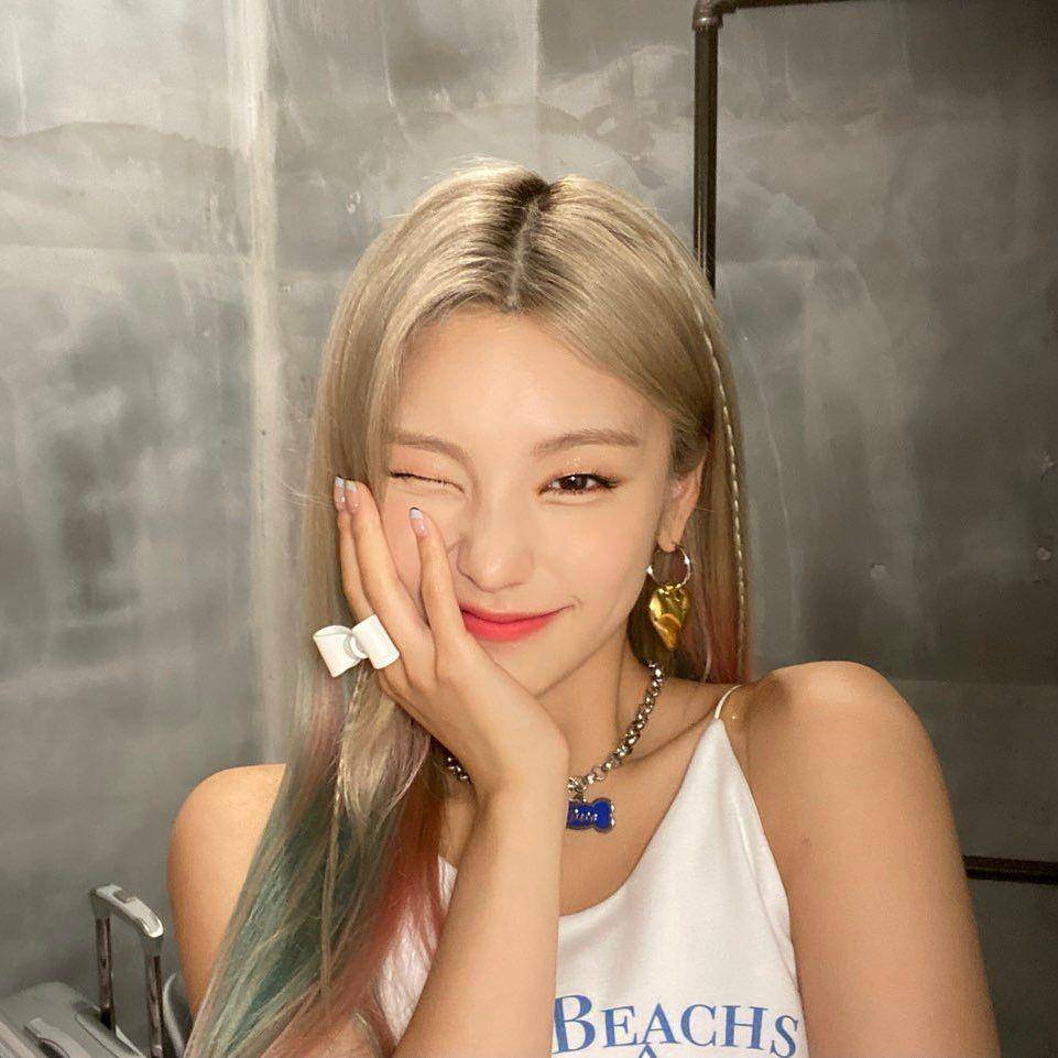 Yeji ITZY (instagram.com/itzy.all.in.us)