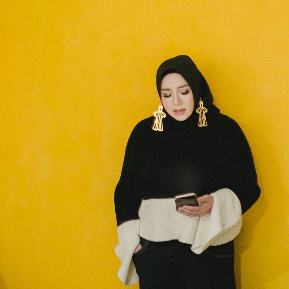 Bikin Pangling, 10 Potret Melly Goeslaw dengan Tampilan Baru