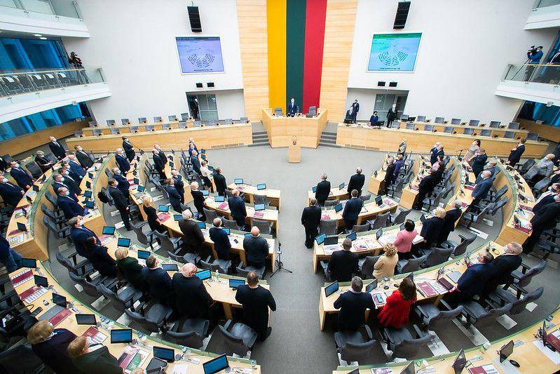 Foto anggota Seimas yang baru terpilih melakukan sidang pada 13 November. Sumber:twitter.com/ Seimas