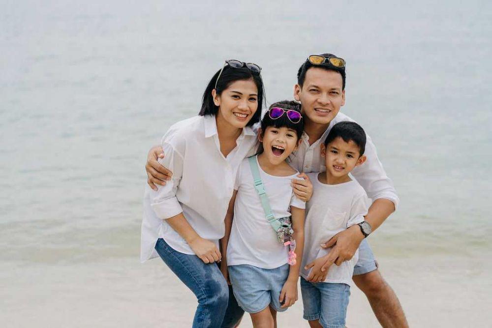 9 Potret Quality Time Ben Joshua Bareng Keluarga yang Harmonis