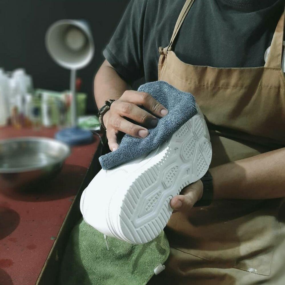 Lakukan 5 Hal Penting Ini Saat Merawat Sepatu di Musim Hujan