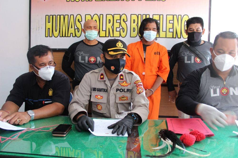 Polsek Kota Singaraja mengamankan penyelenggara tajen Ketut Metriya (Dok.IDN Times/Polres Buleleng)