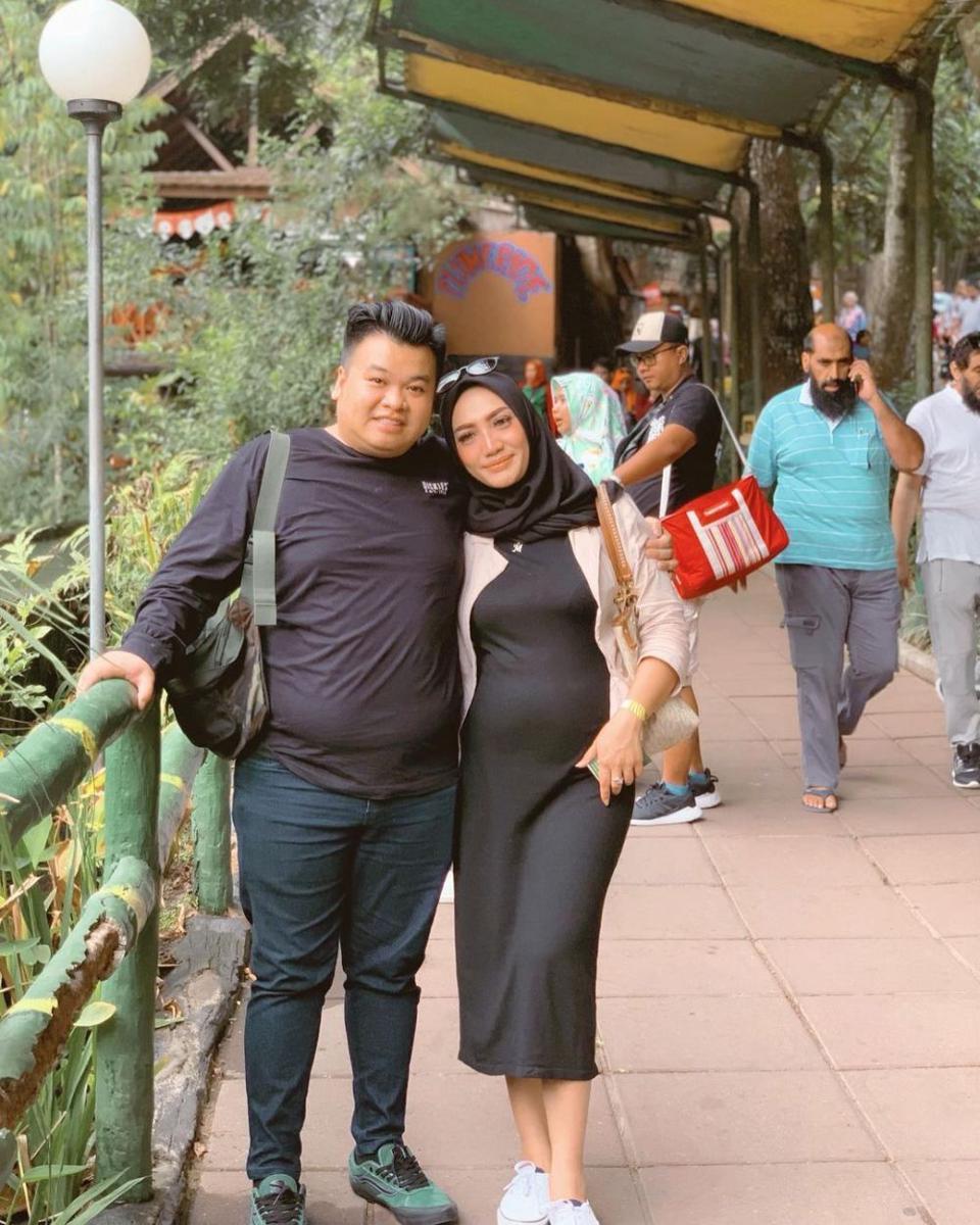 Meninggal Dunia, 10 Potret Kenangan Mama Lita dan Suami