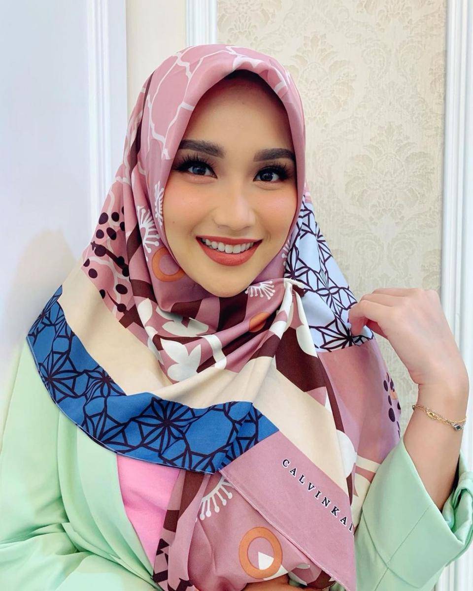 instagram.com/ayutingting92
