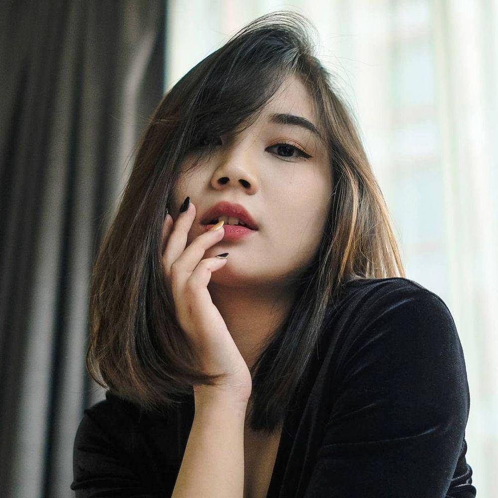 Yuri sedang selfie (instagram.com/zhryuriva)