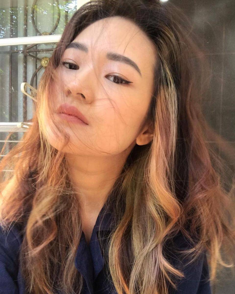 Becca sedang selfie (instagram.com/beccamci7)