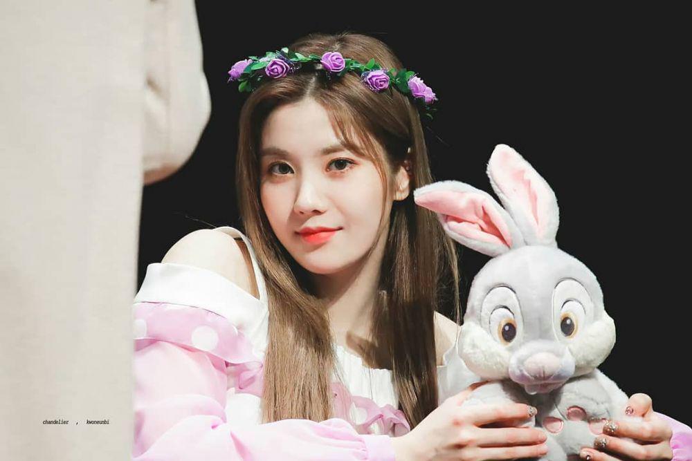 10 Potret Manis Eunbi IZ*ONE Pakai Headwear, Cute Abis!
