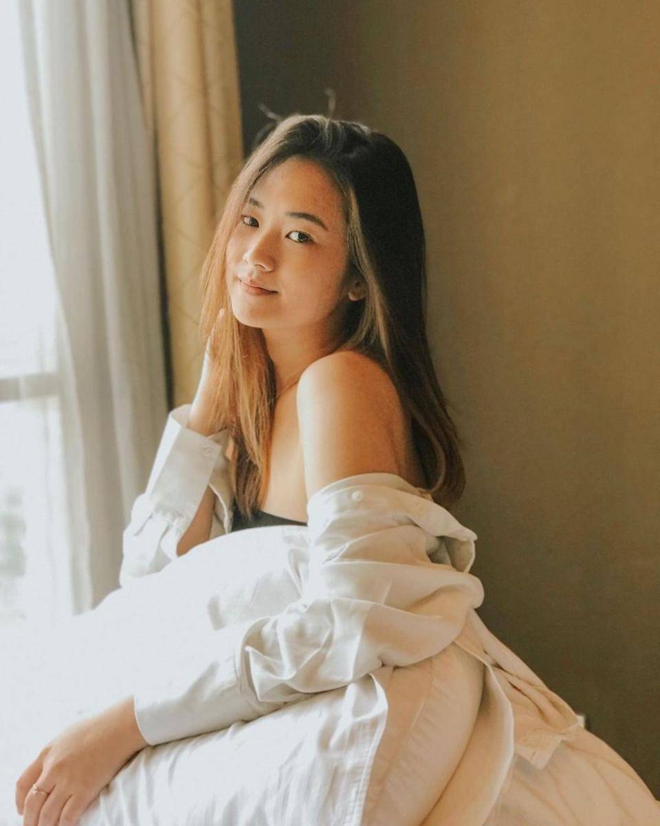 Becca berpose bak model (instagram.com/beccamci7)