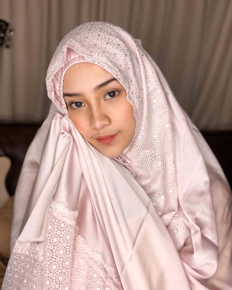 instagram.com/anyageraldine