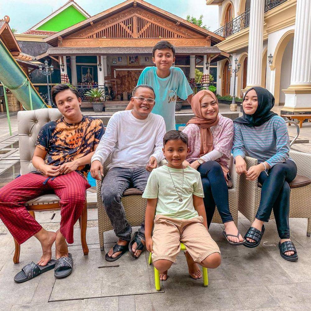 Sule dan keluarganya (instagram.com/ferdinan_sule)