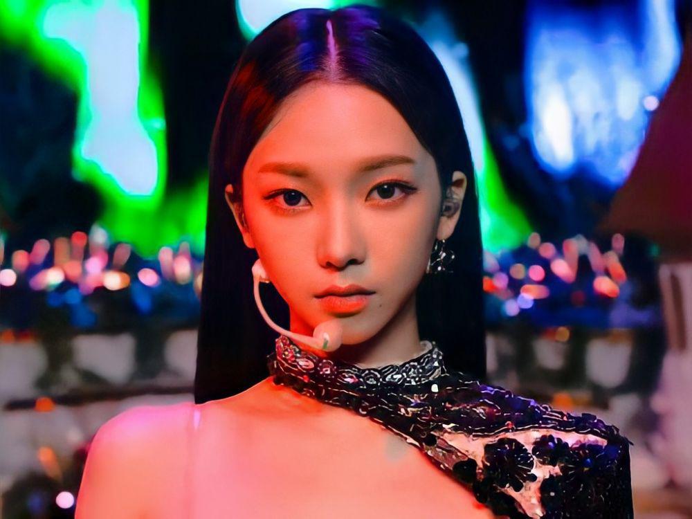 9 Potret Menawan Karina, Leader aespa yang Disebut Visual Center