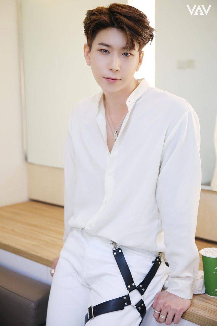 twitter.com/lovelyvav