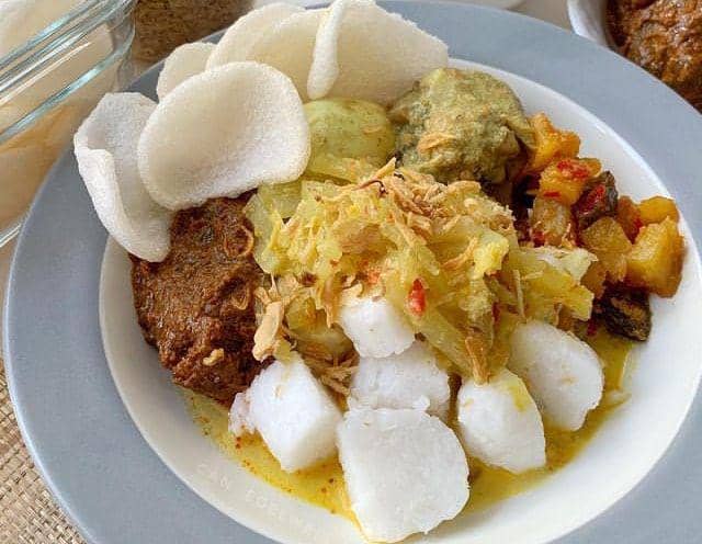 Selain Opor, 5 Sajian Ketupat Ini Juga Gak Kalah Nikmat, Lho!