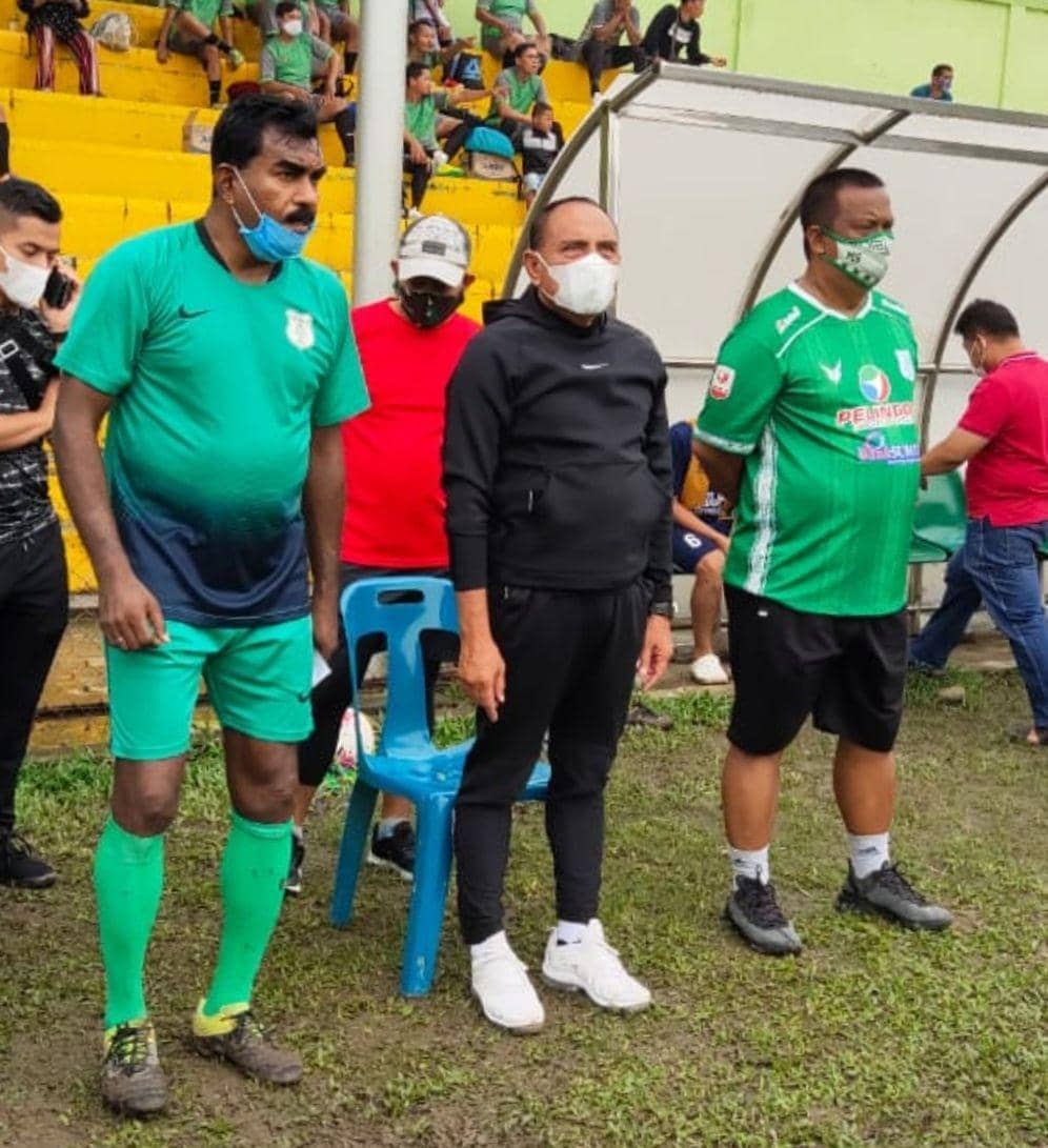 Gubernur Edy Rahmayadi bersama manajemen PSMS dan tim-tim yang meramaikan laga amal untuk Parlin Siagian (Dok.IDN Times/istimewa)