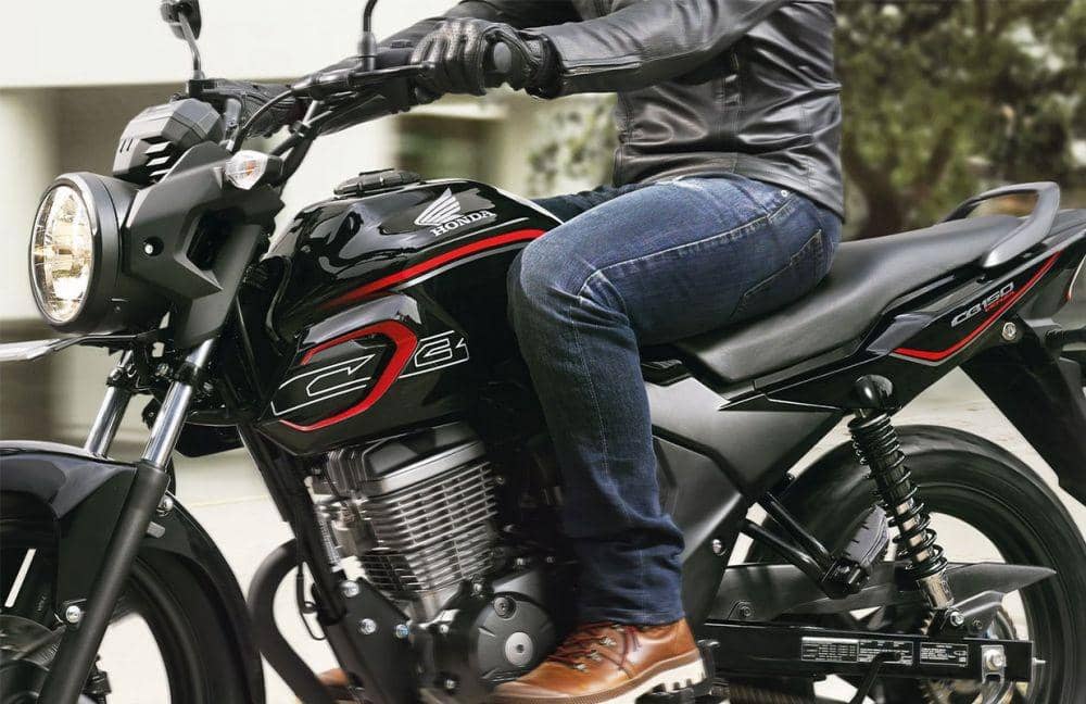 Begini Posisi Aman Berkendara dengan Motor Sport