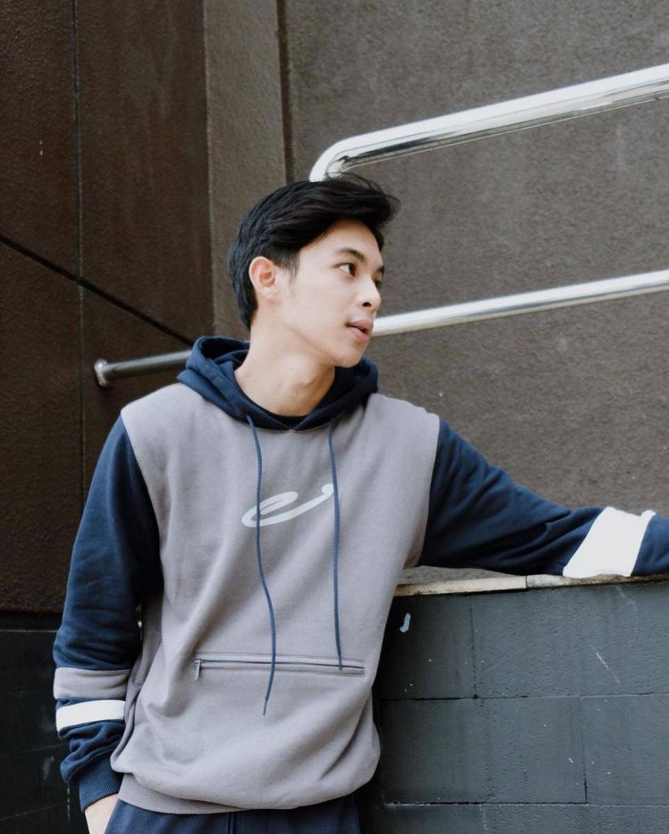 instagram.com/rey_mbayang