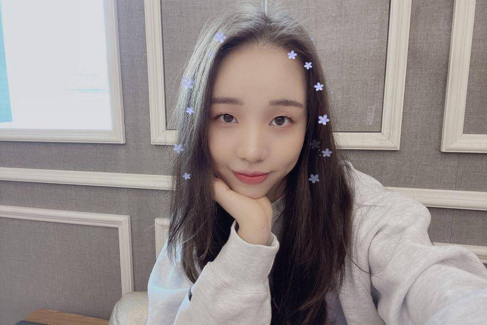 Baek Ayeon (twitter.com/100ayeon)
