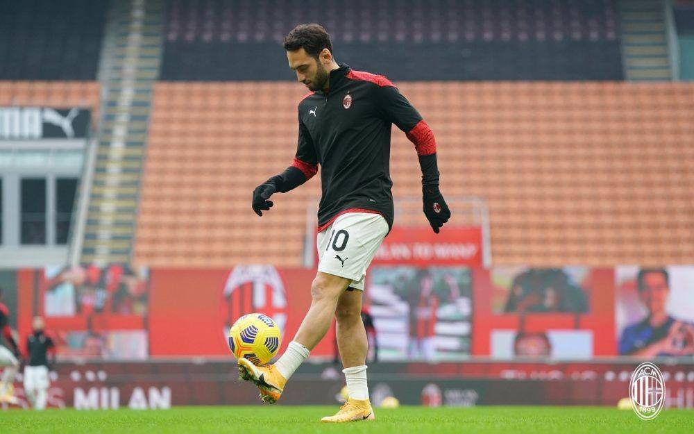 Hakan Calhanoglu. (Twitter/acmilan)