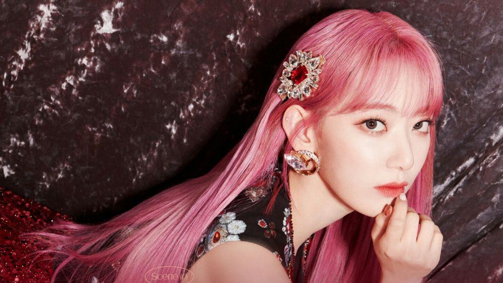 Siap Comeback, 10 Potret Sakura IZ*ONE dengan Rambut Pink