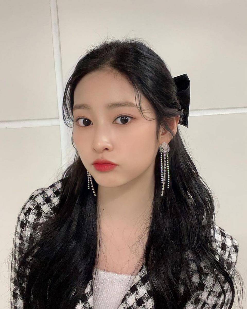 Instagram.com/official_izone