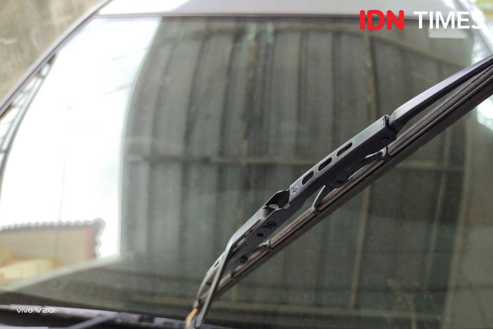 Haruskah Mengangkat Wiper Saat Memarkir Mobil?