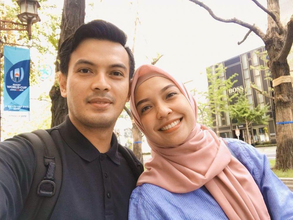 Hamil Setelah 5 Tahun Menanti, 10 Potret Mesra Temmy Rahadi dan Istri