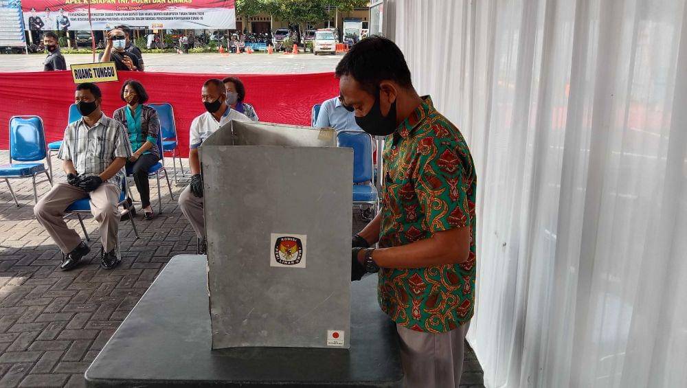 Simulasi pencoblosan Pilkada Tuban. IDN Times/Imron