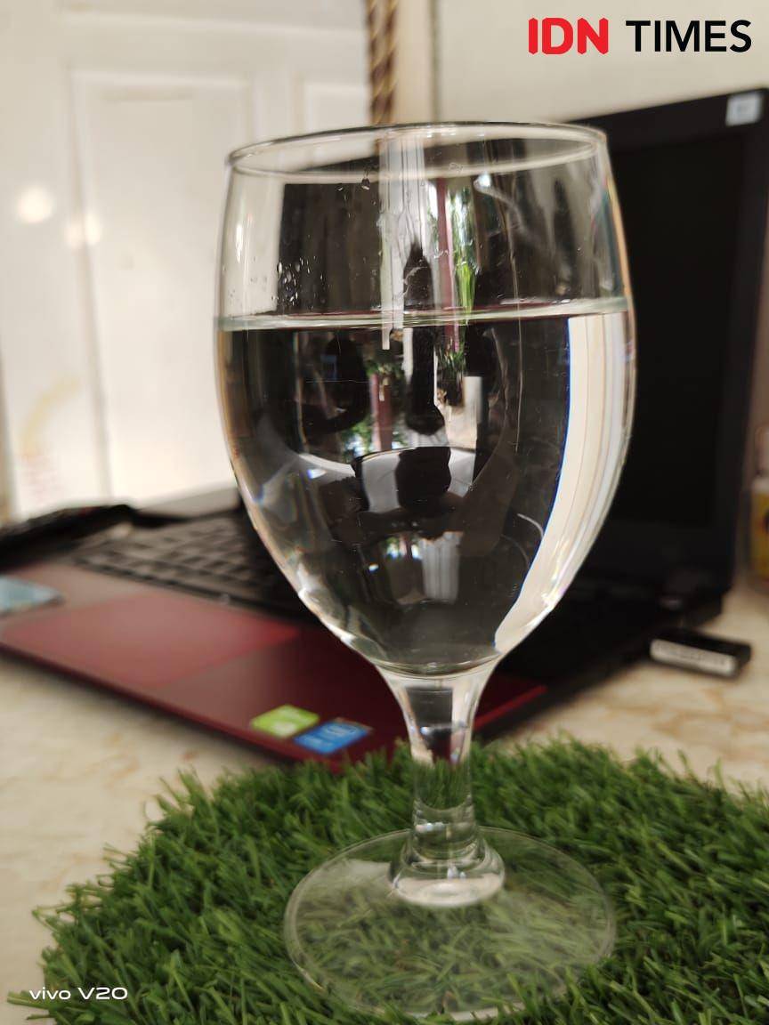 ilustrasi air minum (IDN Times/Umi Kalsum)