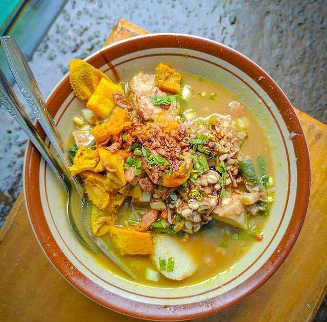 rujak soto (instagram.com/deliciousbanyuwangi)