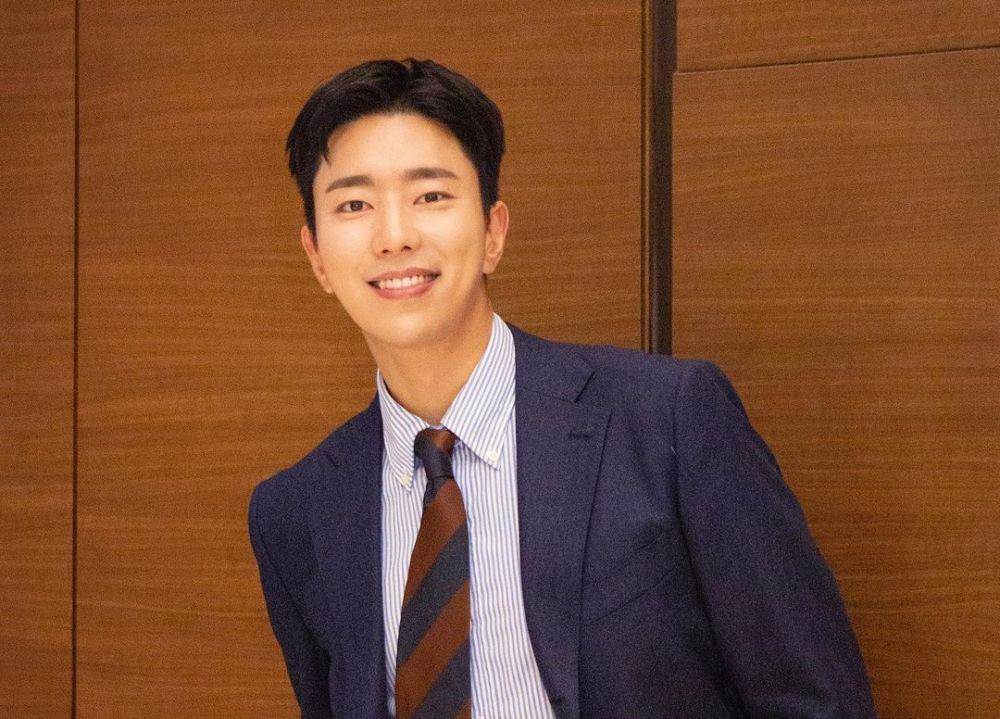 10 Potret Yoon Hyun Min, Lawan Main Kim Sa Rang di KDrama 'Revenge'