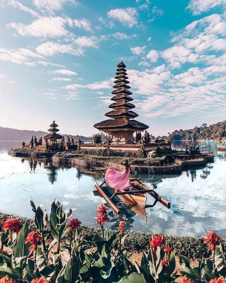 Pura Ulun Danu Beratan di Bedugul (instagram.com/belikova_pro)