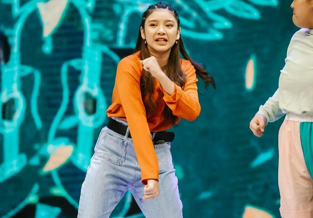 9 potret kece tiara andini dengan gaya celana yang memukau!