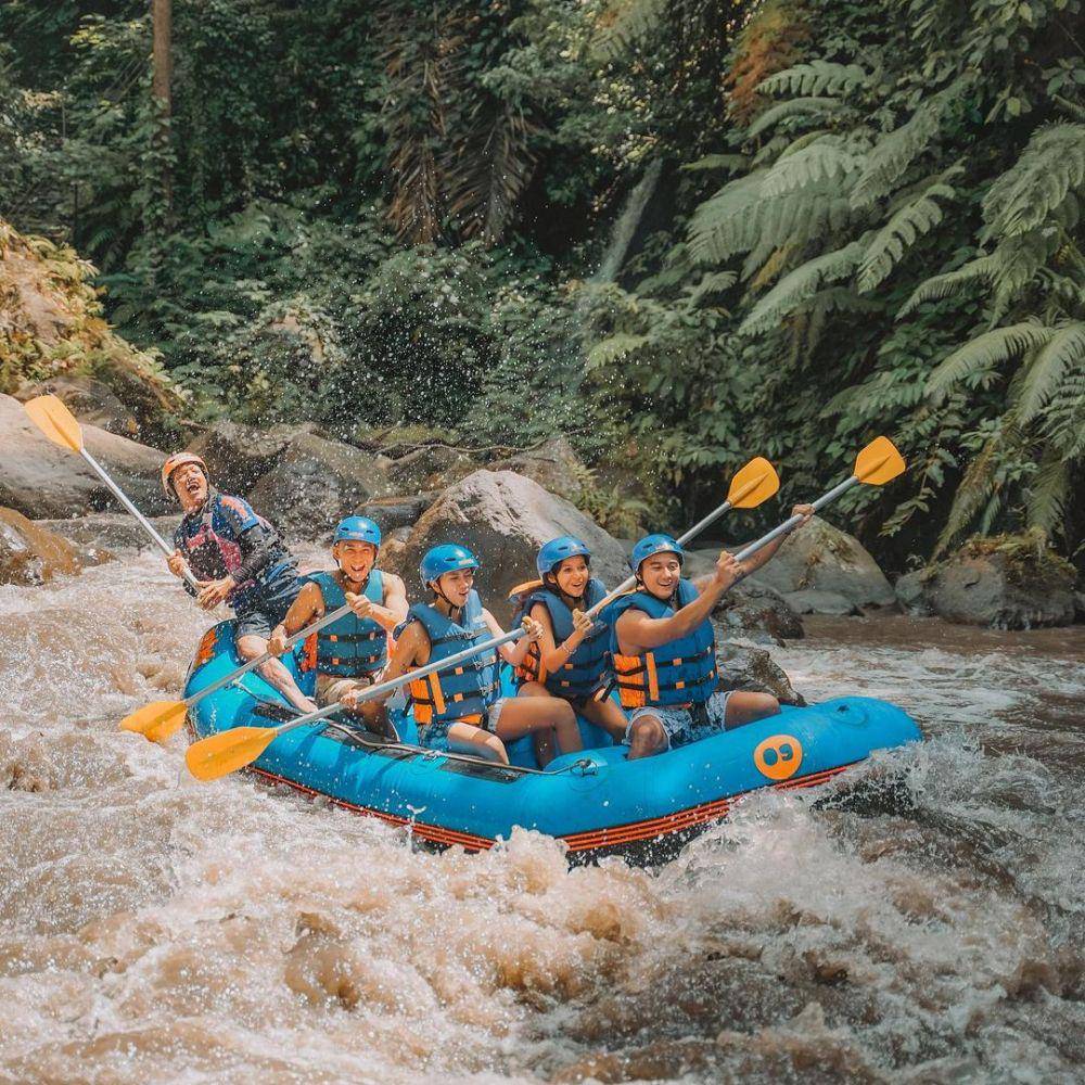 Daffa Wardhana saat rafting di sungai di Ubud, Bali. instagram.com/daffawardhana