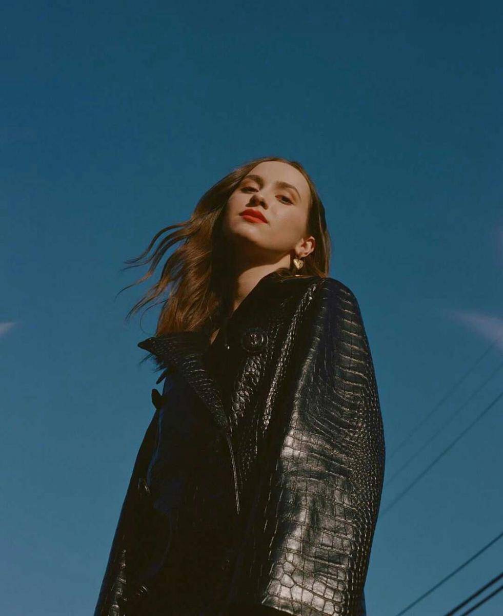 instagram.com/maudeapatow
