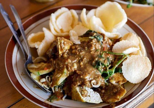 7 Kuliner Rujak Khas Nusantara yang Nikmat Pedasnya Menyegarkan