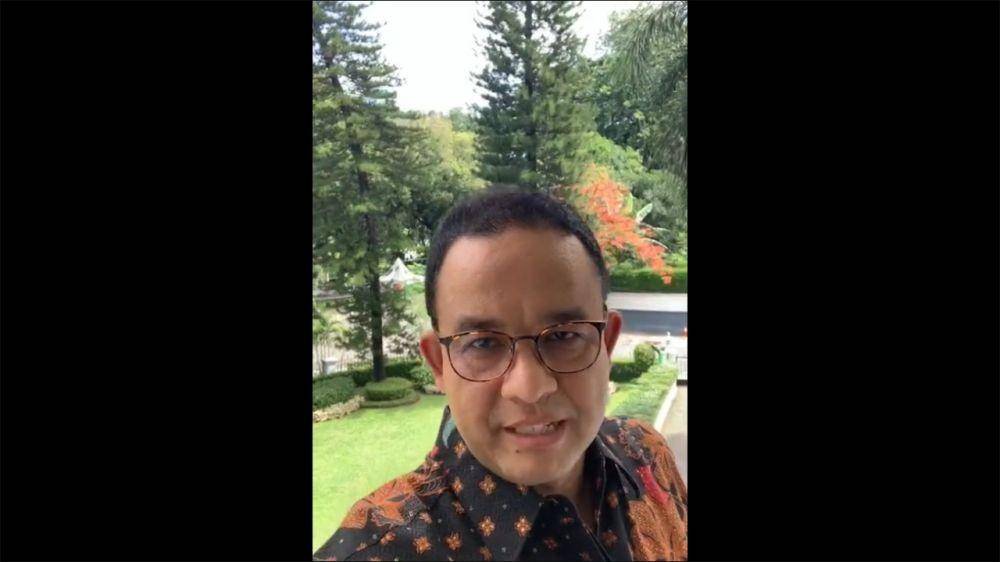 Anies Baswedan melakukan Live Instagram saat isolasi mandiri di Rumah Dinas Taman Suropati, Menteng pada Rabu (2/12/2020) (Instagram.com/aniesbaswedan)