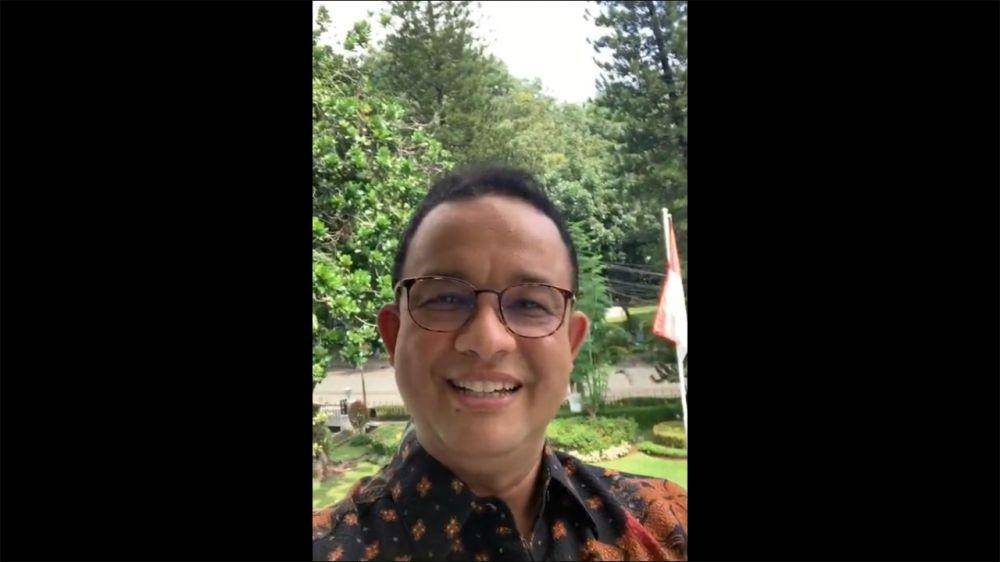 Anies Baswedan melakukan Live Instagram saat isolasi mandiri di Rumah Dinas Taman Suropati, Menteng pada Rabu (2/12/2020) (Instagram.com/aniesbaswedan)
