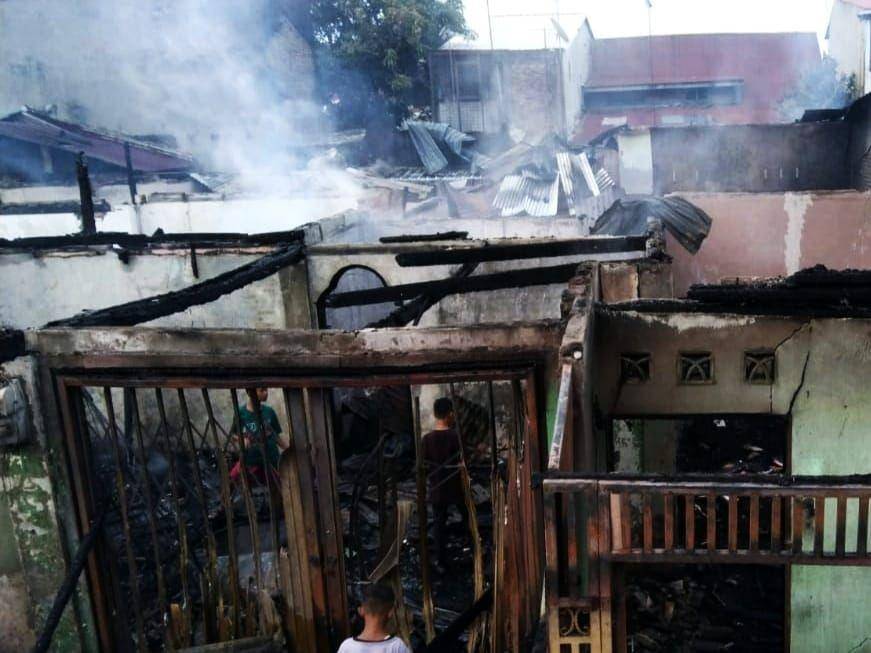 Rumah yang hangus terbakar di Belawan. (Istimewa)