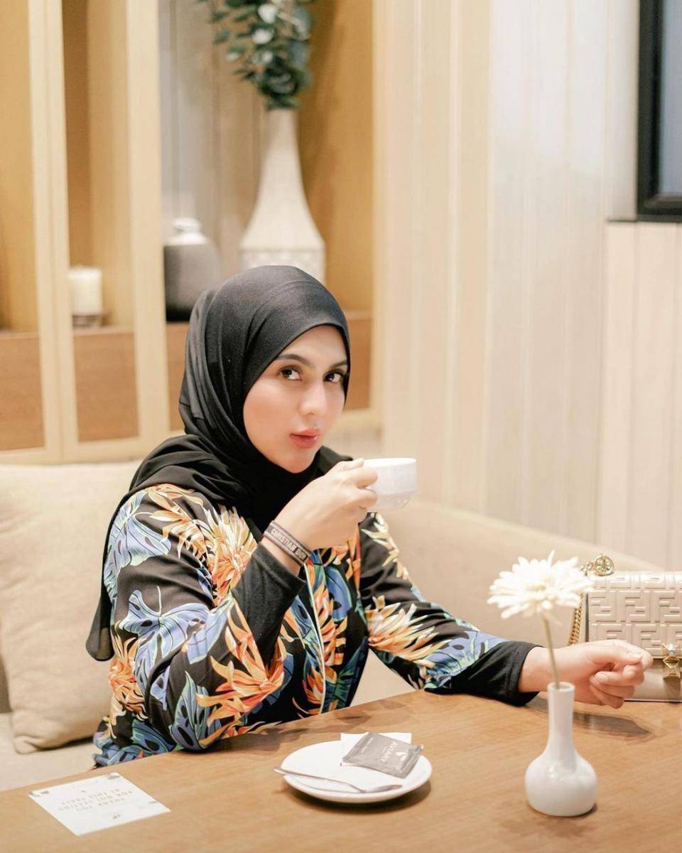 instagram.com/anggitasari612