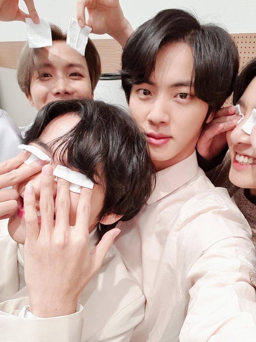 twitter.com/BTS_twt
