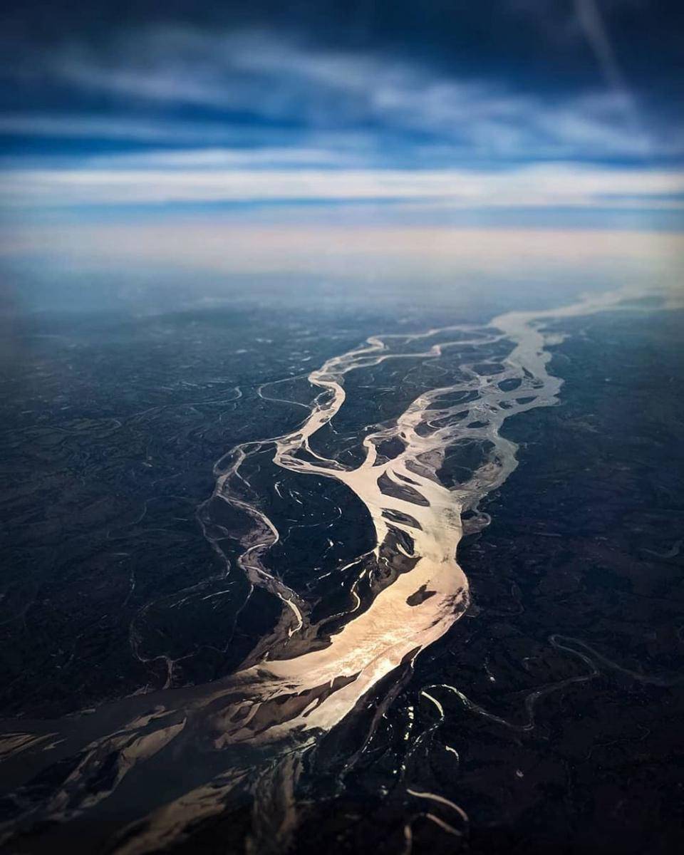 Pemandangan udara Sungai Brahmaputra di Assam, India. instagram.com/audiphotography/