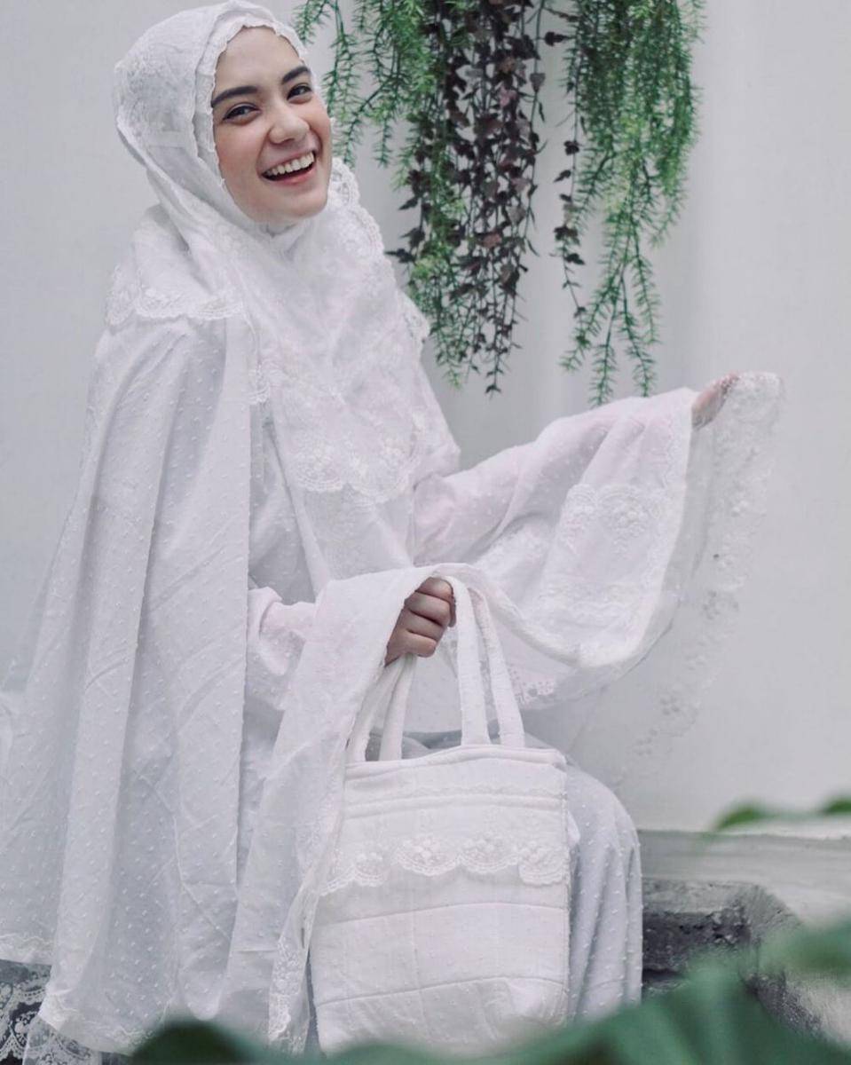 instagram.com/putriannesaloka